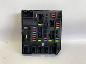 Gebruikte Zekeringkast Renault Scénic III (JZ) 1.4 16V TCe 130 Prijs € 105,00 Margeregeling aangeboden door Reclycar De Boer BV