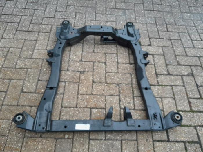Gebruikte Subframe Opel Astra J Sports Tourer (PD8/PE8/PF8) 1.4 16V ecoFLEX Prijs € 52,50 Margeregeling aangeboden door Reclycar De Boer BV