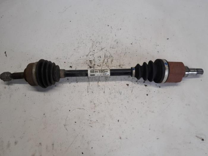 Gebruikte Aandrijfas links-voor Citroen C3 (SX/SW) 1.2 Vti 12V PureTech Prijs € 29,40 Margeregeling aangeboden door Reclycar De Boer BV