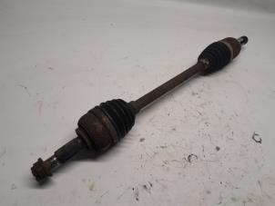 Gebruikte Steekas links-voor Renault Clio III (BR/CR) 1.2 16V 75 Prijs € 42,00 Margeregeling aangeboden door Reclycar De Boer BV