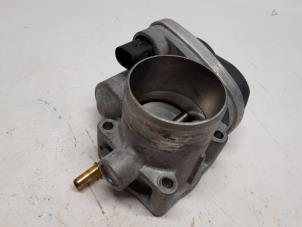 Gebruikte Gasklephuis Renault Megane II CC (EM) 1.6 16V Prijs € 78,75 Margeregeling aangeboden door Reclycar De Boer BV