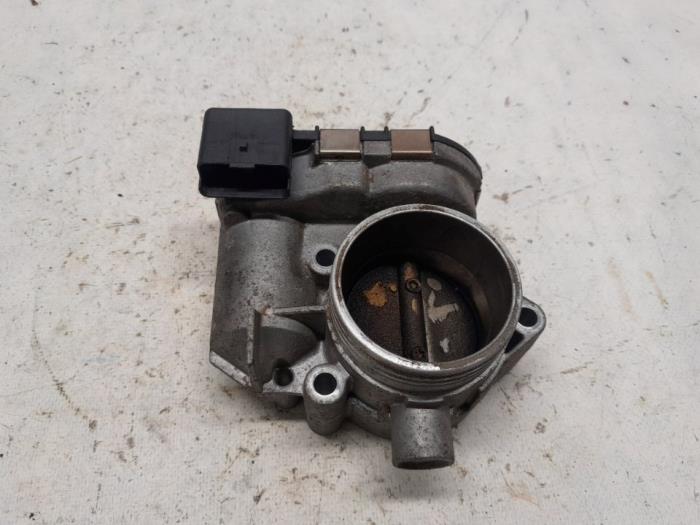 Gebruikte Gasklephuis Peugeot 206 (2A/C/H/J/S) 1.6 16V Prijs € 15,75 Margeregeling aangeboden door Reclycar De Boer BV