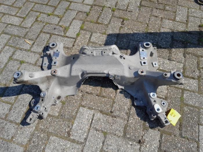 Gebruikte Subframe Peugeot 407 (6C/J) 3.0 HDiF V6 24V Prijs € 52,50 Margeregeling aangeboden door Reclycar De Boer BV