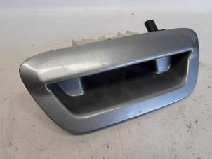 Gebruikte Handgreep Achterklep Jeep Compass II (MP) 2.0 Multijet II 140 16V 4x4 Prijs € 78,75 Margeregeling aangeboden door Reclycar De Boer BV