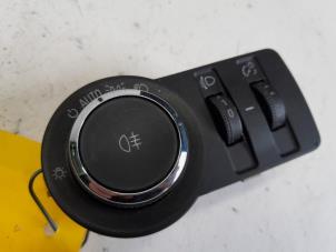 Gebruikte Licht Schakelaar Opel Astra J Sports Tourer (PD8/PE8/PF8) 1.4 16V ecoFLEX Prijs € 26,25 Margeregeling aangeboden door Reclycar De Boer BV