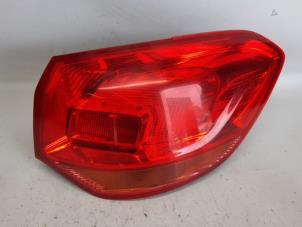 Gebruikte Achterlicht rechts Opel Astra J Sports Tourer (PD8/PE8/PF8) 1.4 16V ecoFLEX Prijs € 63,00 Margeregeling aangeboden door Reclycar De Boer BV