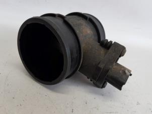 Gebruikte Luchthoeveelheidsmeter Opel Zafira Mk.I (F75) 2.0 DTI 16V Prijs € 31,50 Margeregeling aangeboden door Reclycar De Boer BV