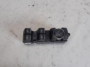 Gebruikte Elektrisch Raam Schakelaar Ford S-Max (WPC) 2.0 TDCi 180 16V Prijs € 52,50 Margeregeling aangeboden door Reclycar De Boer BV
