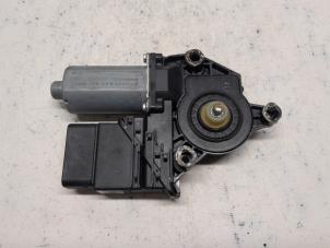 Gebruikte Raammotor Portier Volkswagen Golf Plus (5M1/1KP) 2.0 TDI DPF Prijs € 31,50 Margeregeling aangeboden door Reclycar De Boer BV