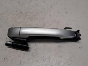 Gebruikte Portiergreep 4Deurs links-achter Subaru Forester (SH) 2.0 16V BiFuel Prijs € 15,75 Margeregeling aangeboden door Reclycar De Boer BV