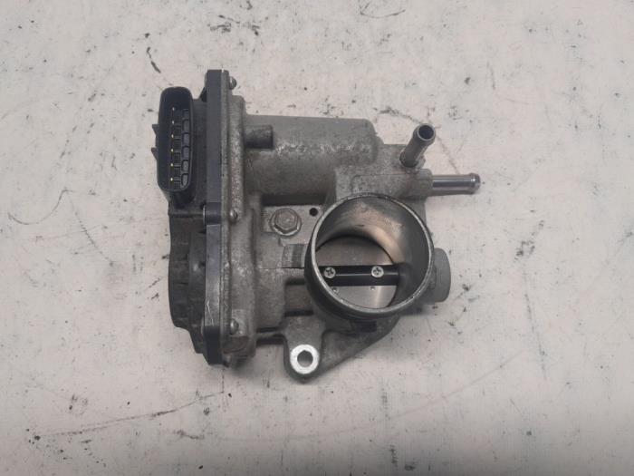 Gebruikte Gasklephuis Peugeot 108 1.0 12V Prijs € 36,75 Margeregeling aangeboden door Reclycar De Boer BV
