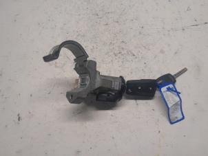 Gebruikte Kontaktslot + Sleutel Peugeot 108 1.0 12V Prijs € 52,50 Margeregeling aangeboden door Reclycar De Boer BV