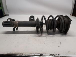 Gebruikte Schokdemper links-voor Mini Mini (R56) 1.6 16V Cooper Prijs € 42,00 Margeregeling aangeboden door Reclycar De Boer BV