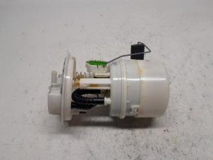 Gebruikte Tank element Pomp Dacia Sandero II 1.0 Sce 12V Prijs € 78,75 Margeregeling aangeboden door Reclycar De Boer BV
