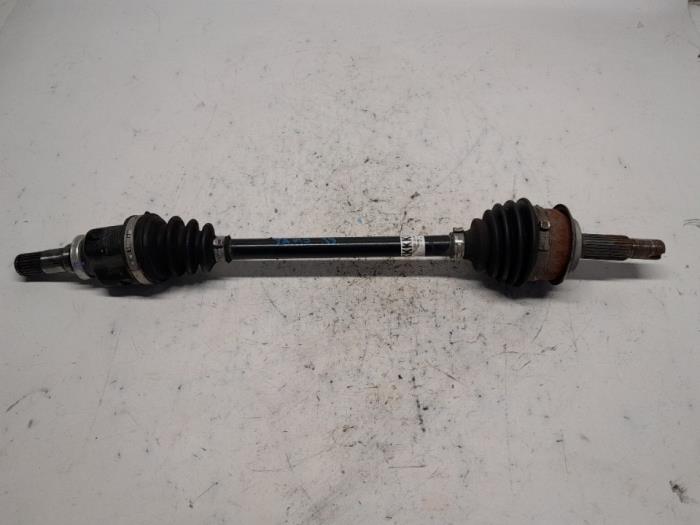 Gebruikte Aandrijfas links-voor Toyota Yaris III (P13) 1.0 12V VVT-i Prijs € 63,00 Margeregeling aangeboden door Reclycar De Boer BV