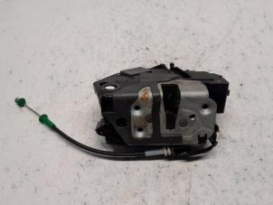 Gebruikte Deurslot Mechaniek 4Deurs links-achter Ford Fiesta 6 (JA8) 1.0 SCI 12V 80 Prijs € 31,50 Margeregeling aangeboden door Reclycar De Boer BV