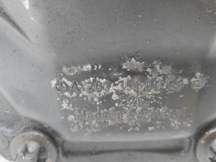 Differentieel achter van een Mercedes-Benz C Combi (S203) 2.6 C-240 18V 2003