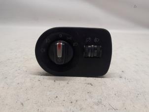 Gebruikte Licht Schakelaar Seat Leon (1P1) 1.2 TSI Prijs € 31,50 Margeregeling aangeboden door Reclycar De Boer BV