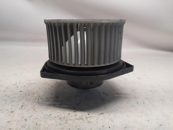 Kachel Ventilatiemotor van een Subaru Forester (SH) 2.0 16V BiFuel 2009