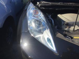 Gebruikte Koplamp rechts Nissan Leaf (ZE0) Leaf Prijs € 262,50 Margeregeling aangeboden door Reclycar De Boer BV