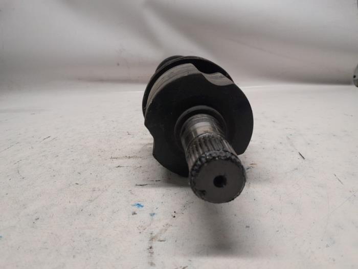 Aandrijfas links-voor van een Peugeot 4007 (VU/VV) 2.2 HDiF 16V 2010