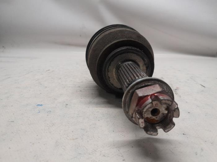 Aandrijfas links-voor van een Peugeot 4007 (VU/VV) 2.2 HDiF 16V 2010