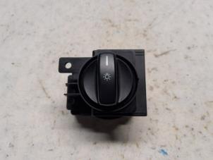 Gebruikte Schakelaar Licht Mercedes B (W245) 1.7 B-170 16V Prijs € 21,00 Margeregeling aangeboden door Reclycar De Boer BV