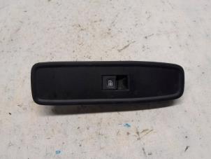 Gebruikte Ruit schakelaar elektrisch Mercedes Citan (420.6) 1.5 108 CDI Prijs € 15,75 Margeregeling aangeboden door Reclycar De Boer BV