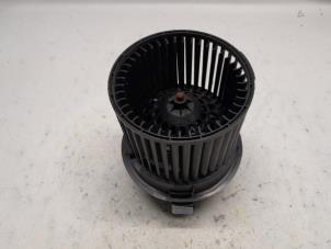 Gebruikte Kachel Ventilatiemotor Dacia Logan MCV II/III/Sandero Wagon 0.9 TCE 12V Prijs € 36,75 Margeregeling aangeboden door Reclycar De Boer BV