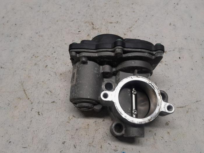 Gebruikte Gasklephuis Dacia Sandero II 1.0 Sce 12V Prijs € 78,75 Margeregeling aangeboden door Reclycar De Boer BV