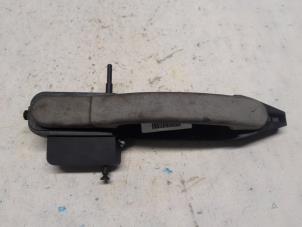 Gebruikte Deurgreep 4Deurs links-achter Ford Fusion 1.4 16V Prijs € 15,75 Margeregeling aangeboden door Reclycar De Boer BV