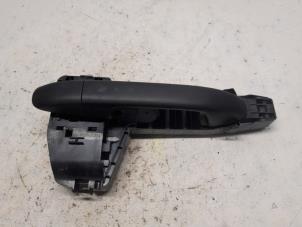 Gebruikte Greep achterdeur Bus-Bestel Mercedes Vito (447.6) 2.2 116 CDI 16V Prijs € 42,00 Margeregeling aangeboden door Reclycar De Boer BV