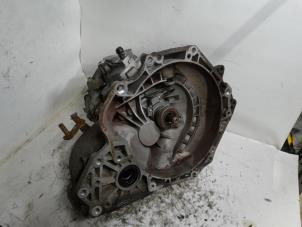 Gebruikte Versnellingsbak Opel Astra H SW (L35) 1.6 16V Twinport Prijs € 262,50 Margeregeling aangeboden door Reclycar De Boer BV