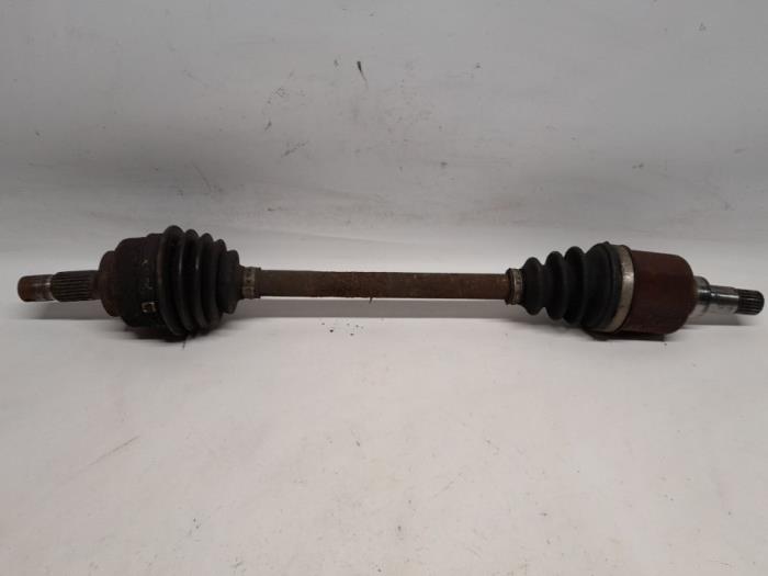 Gebruikte Aandrijfas links-voor Peugeot 207/207+ (WA/WC/WM) 1.6 16V VTi Prijs € 26,25 Margeregeling aangeboden door Reclycar De Boer BV