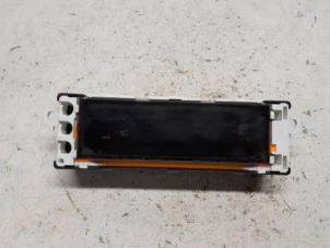 Gebruikte Display Interieur Peugeot Partner (GC/GF/GG/GJ/GK) 1.6 BlueHDI 75 Prijs € 36,75 Margeregeling aangeboden door Reclycar De Boer BV