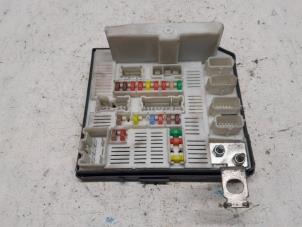 Gebruikte Zekeringkast Renault Kangoo Express (FW) 1.5 dCi 110 Prijs € 131,25 Margeregeling aangeboden door Reclycar De Boer BV