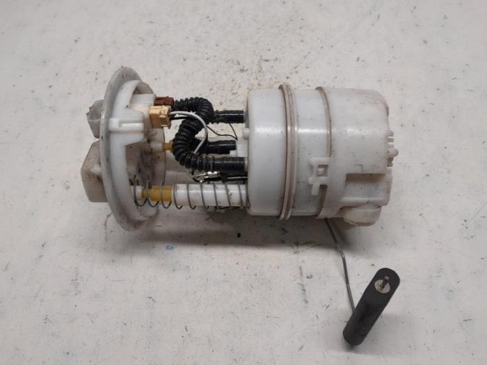 Gebruikte Tank element Pomp Renault Captur I (2R) 1.2 TCE 16V EDC Prijs € 52,50 Margeregeling aangeboden door Reclycar De Boer BV