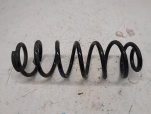 Gebruikte Schroefveer achter Skoda Kamiq 1.0 TSI 12V Prijs € 13,13 Margeregeling aangeboden door Reclycar De Boer BV