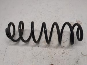 Gebruikte Schroefveer achter Skoda Kamiq 1.0 TSI 12V Prijs € 13,13 Margeregeling aangeboden door Reclycar De Boer BV