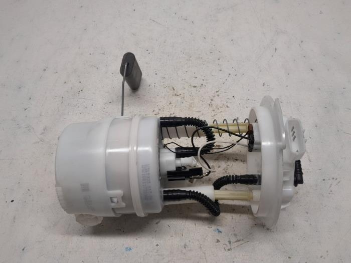 Gebruikte Tank element Pomp Dacia Sandero III 1.0 TCe 100 12V ECO-G Prijs € 90,30 Margeregeling aangeboden door Reclycar De Boer BV