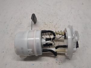 Gebruikte Tank element Pomp Dacia Sandero III 1.0 TCe 100 12V ECO-G Prijs € 105,00 Margeregeling aangeboden door Reclycar De Boer BV