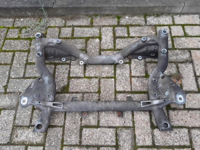Gebruikte Subframe Mercedes C Estate (S204) 1.8 C-180K 16V Prijs € 26,25 Margeregeling aangeboden door Reclycar De Boer BV