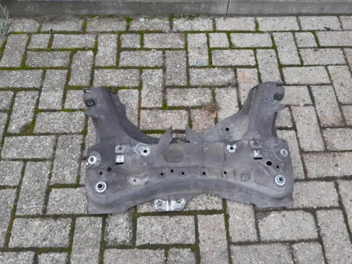 Gebruikte Subframe Renault Clio IV (5R) 0.9 Energy TCE 90 12V Prijs € 52,50 Margeregeling aangeboden door Reclycar De Boer BV