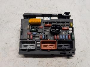 Gebruikte Zekeringkast Peugeot 308 (4A/C) 1.6 VTI 16V Prijs € 105,00 Margeregeling aangeboden door Reclycar De Boer BV