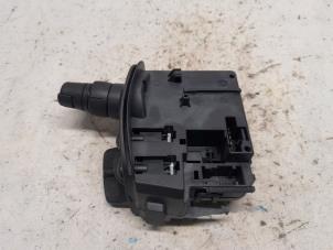 Gebruikte Schakelaar Ruitenwisser Renault Kangoo Express (FW) 1.5 dCi 75 Prijs € 42,00 Margeregeling aangeboden door Reclycar De Boer BV