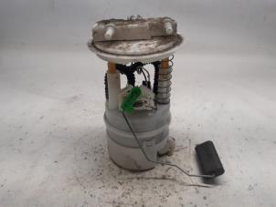 Gebruikte Brandstofpomp Elektrisch Renault Clio IV (5R) 0.9 Energy TCE 90 12V Prijs € 52,50 Margeregeling aangeboden door Reclycar De Boer BV