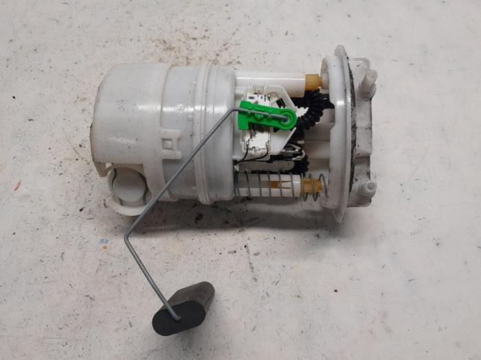 Gebruikte Tank element Pomp Dacia Logan MCV II/III/Sandero Wagon 0.9 TCE 12V Prijs € 52,50 Margeregeling aangeboden door Reclycar De Boer BV