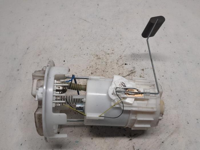 Gebruikte Tank element Pomp Peugeot 2008 (CU) 1.2 Vti 12V PureTech 82 Prijs € 52,50 Margeregeling aangeboden door Reclycar De Boer BV