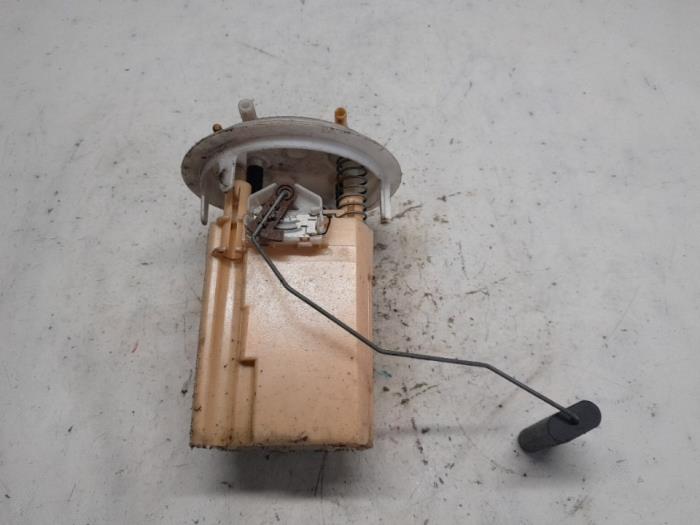Gebruikte Tank element Pomp Peugeot 407 (6C/J) 3.0 HDiF V6 24V Prijs € 52,50 Margeregeling aangeboden door Reclycar De Boer BV
