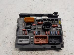 Gebruikte Zekeringkast Peugeot 308 SW (4E/H) 1.6 16V THP 150 Prijs € 131,25 Margeregeling aangeboden door Reclycar De Boer BV